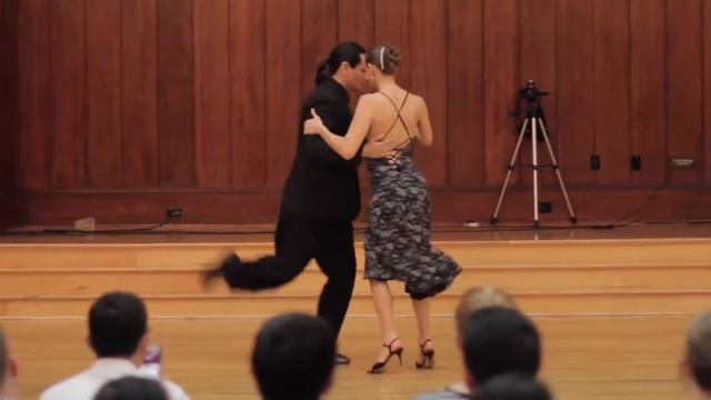 Improv to Mil Pasos by Campbell and Ricardo смотреть онлайн