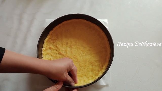 Пироги с фундуком и мягким сыром