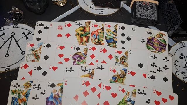 ГДЕ И С КЕМ ОН СЕЙЧАС. РАСКЛАД НА ИГРАЛЬНЫХ КАРТАХ НА 4 КОРОЛЕЙ. ГАДАНИЕ смотреть онлайн
