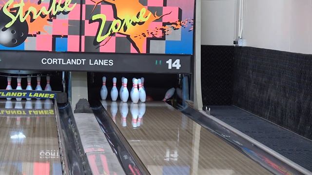 PEAK COMMUNITY CHURCH: A FAMILY BOWLING NIGHT. Music "LIVING ROOM DANCE" and Video by David Carbon смотреть онлайн