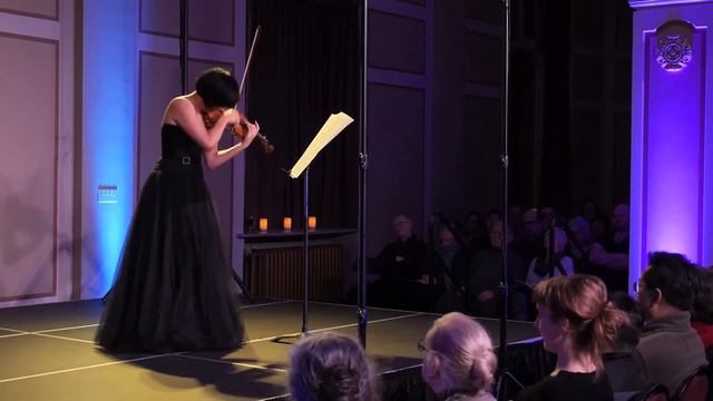 Jennifer Koh performs Luciano Berio's Sequenza VIII for solo violin смотреть онлайн