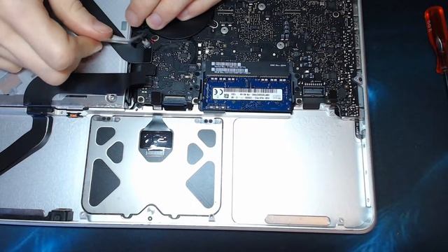 LFC#85 - MBP No Turn On or Screen Keeps Blacking Out смотреть онлайн