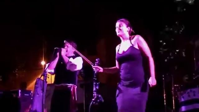 Dirty Old Town - harmonica Lee Oskar смотреть онлайн