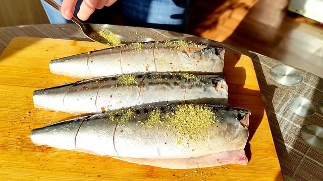 Вкуснейшая скумбрия на мангале/Быстро и просто смотреть онлайн