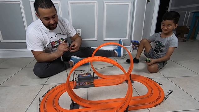 HOT WHEELS SLOT CAR TRACK SET!!!!! смотреть онлайн
