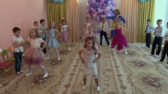 Танец к любому празднику в детском саду. Старшая группа. смотреть онлайн