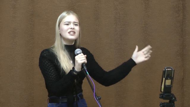 Арина Коробова - песня "Shallow" Леди Гаги и Брэдли Купера смотреть онлайн