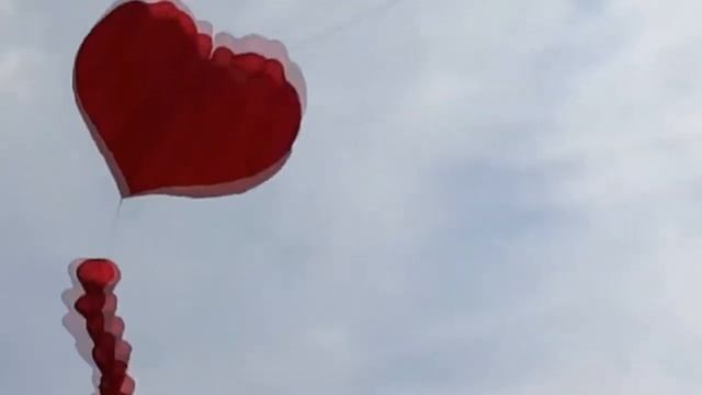 Бескаркасный воздушный змей Сердце смотреть онлайн