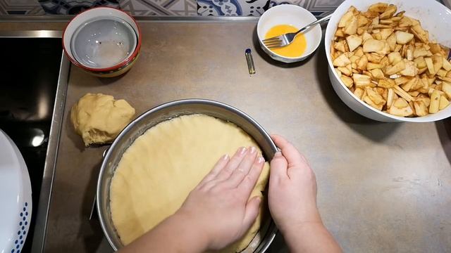 Голландский яблочный пирог по старому рецепту. смотреть онлайн