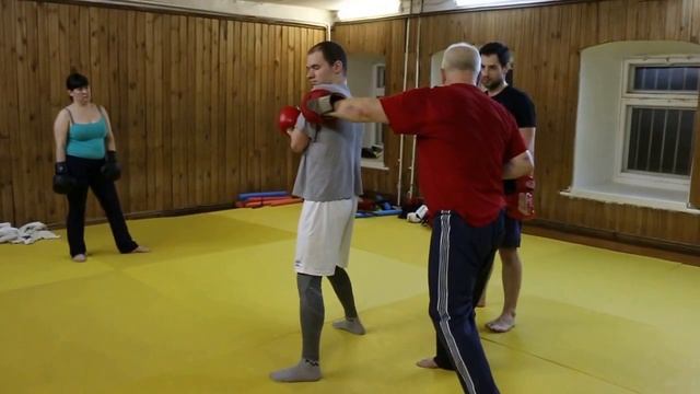 Упражнения для постановки ударной техники. Часть 2 - Боковой удар, хук. Типичные ошибки смотреть онлайн