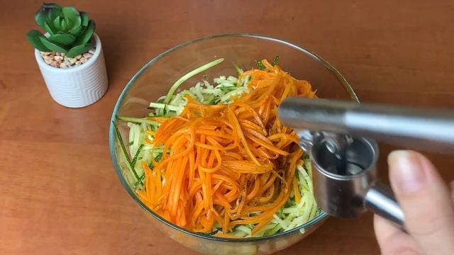 САЛАТ из КАБАЧКОВ! Просто натрите кабачки и добавьте!…Так вкусно что готовлю все лето! Просто Вкусн смотреть онлайн