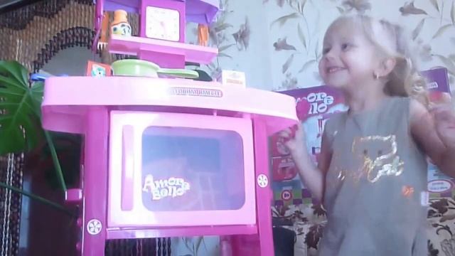 Видео Для Детей.ЖАРИМ ОЛАДУШКИ НА ИГРУШЕЧНОЙ ПЛИТЕ.