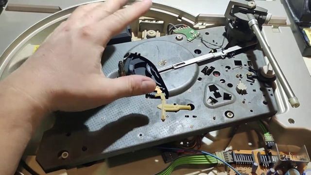 Виниловый проигрыватель dual CS 620Q что же там внутри ! смотреть онлайн