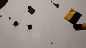 только так правильно одетая "мандавошка"даст правильную игру мормышке.