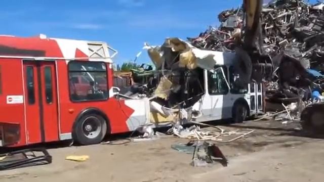 УТИЛИЗАЦИЯ СТАРЫХ АВТОБУСОВ В ЕВРОПЕ смотреть онлайн