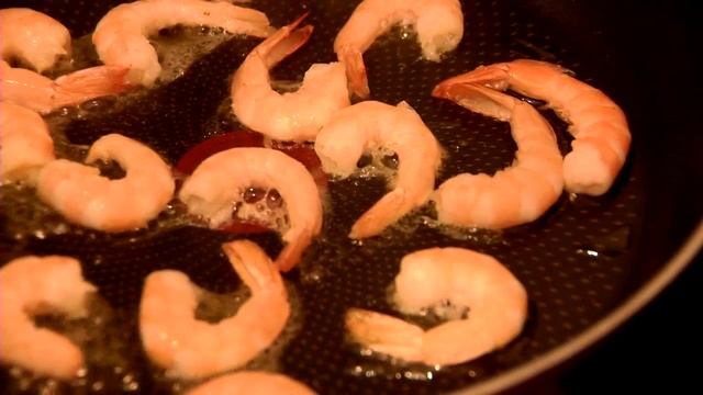 Рубрика "Завтрак с Еленой Медведик": Тёплый салат с креветками смотреть онлайн