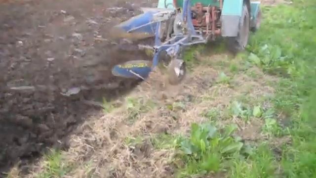 самодельный оборотный плуг Self-made reversible plow смотреть онлайн