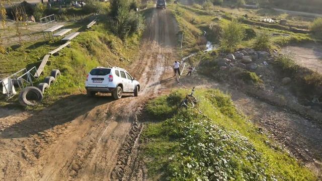 Dacia Duster zraz offroad areal Brezno, SLOVAKIA смотреть онлайн