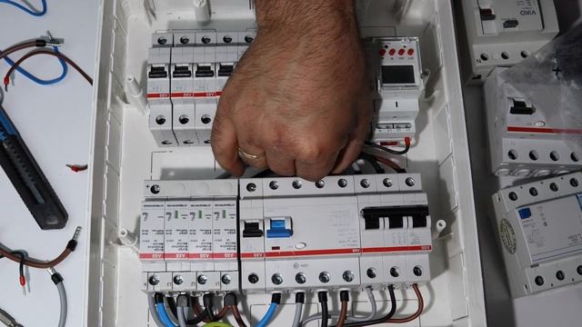 Ev Sigorta Kutusu Nasıl Olmalı? Nötr Kopması Koruma, Parafudr, Elektrik Panosu Montaj ve Kablolamas смотреть онлайн