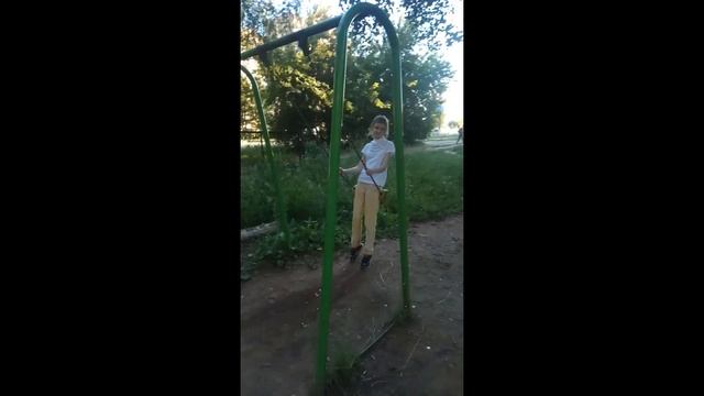"Алена на качелях" сл. муз. исп. Е.Лобастовой Авторское Видео из серии "Зарисовки" Киров Январь 202 смотреть онлайн