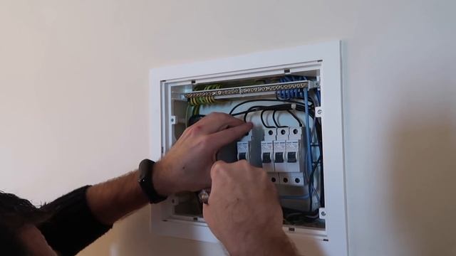 HOW TO Install a Budget ENERGY Meter Din rail LED Volt, Ammeter смотреть онлайн