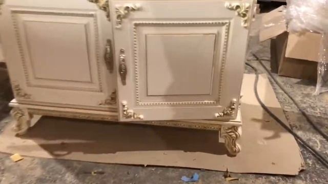 Сервант в классическом стиле