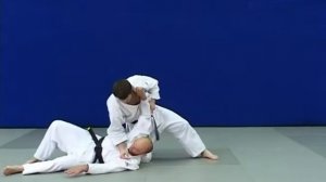 Сэои - отоши. Вариант 1. Бросок через спину (плечо) с колен. seoi otoshi