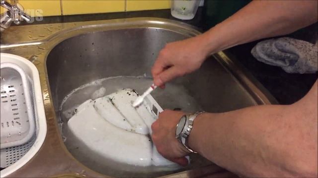 How to clean Hotpoint Aquarius Washing Machine Pump Filter and Dispensing Drawer смотреть онлайн