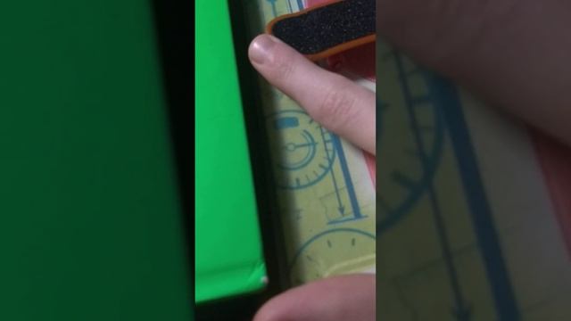 учимся делать Олли на фингерборде очень хотел не умел но в видео научился