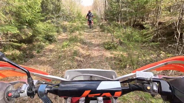 На питбайках по лесу #1 часть. #питбайк #бездорожье #мотоцикл #kayo #enduro #эндуро #карелия смотреть онлайн