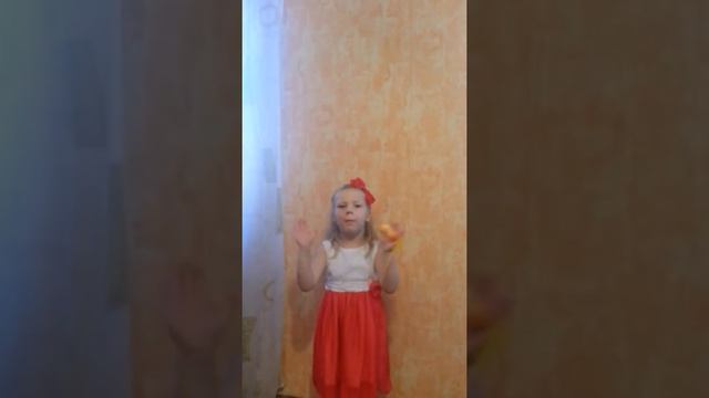 1. Как весело, как весело, все выстроились в ряд. 
Веселые грибочки со шляпками стоят. 
Они такие д смотреть онлайн