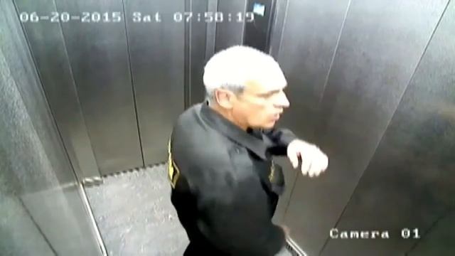 Крутой охранник в лифте смотреть онлайн