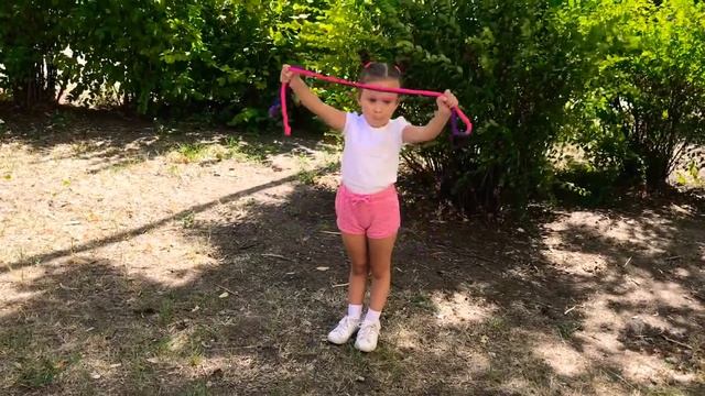 Как научиться прыгать со скакалкой? Как научить ребёнка делать прыжки на скакалке?Поэтапно для дете смотреть онлайн