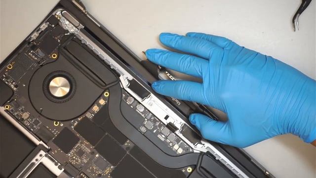 Macbook Pro 16 A2141 Step by Step Screen Replacement смотреть онлайн