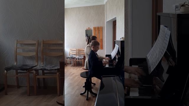 "Хелло, Долли" Исполняет Лев Ельцов (1класс) смотреть онлайн