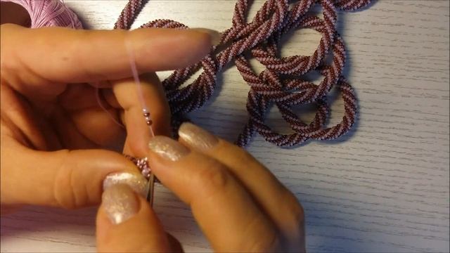 Жгут из бисера крючком. Лариат "Сиреневый листопад". Мастер класс. смотреть онлайн
