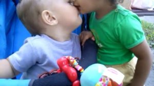 Дети поцеловались