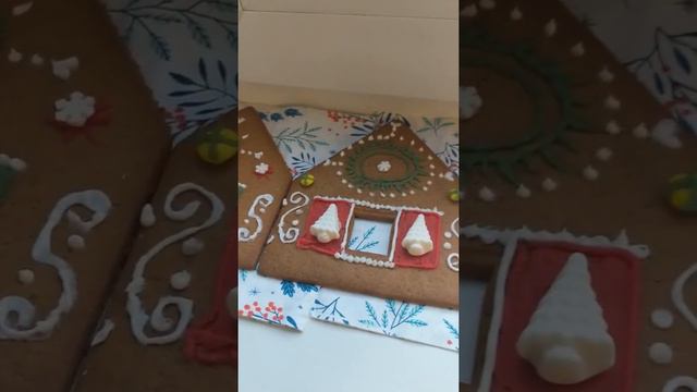 До нового года осталось.... .. осталось собрать домик 😂 смотреть онлайн