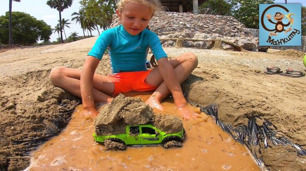 Дети и Машинки. Диана и Даня строят дорогу для машинок игрушек. Манкиту