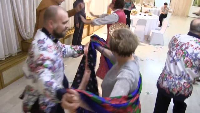 ролик Русские пляски на банкете ведущая Светлана 8 913 663 06 09 смотреть онлайн