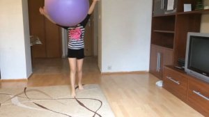 Игра с мячом. Прыгаем на мяче.