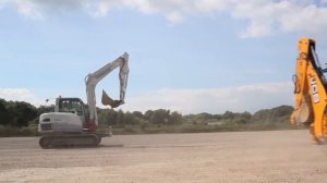 Экскаватор-погрузчик JCB против мини-экскаватора!