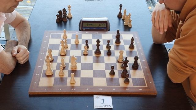 Геллер Яков (2401) - Голубов Савелий (2554) Белые почти победили, вместо g4? сильно Фf6! с идеей Кf смотреть онлайн