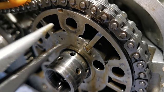 Очень сильный люфт пластин фазорегулятора мотора TSI смотреть онлайн