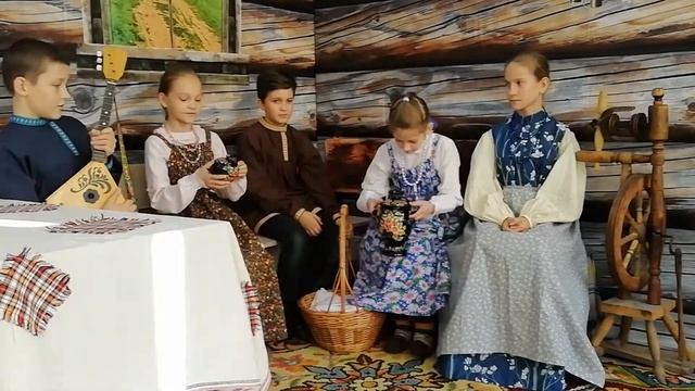 И мышка, в норку, тащит себе корку. смотреть онлайн