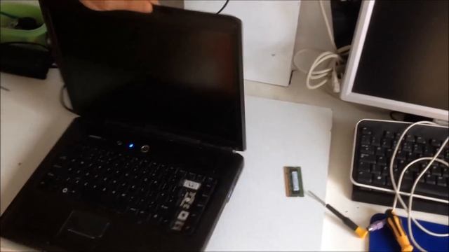 Laptop Not Turning on | Blinking Flashing Caps Lock Blue Led Light | Ram Issue Quick Easy Fix смотреть онлайн