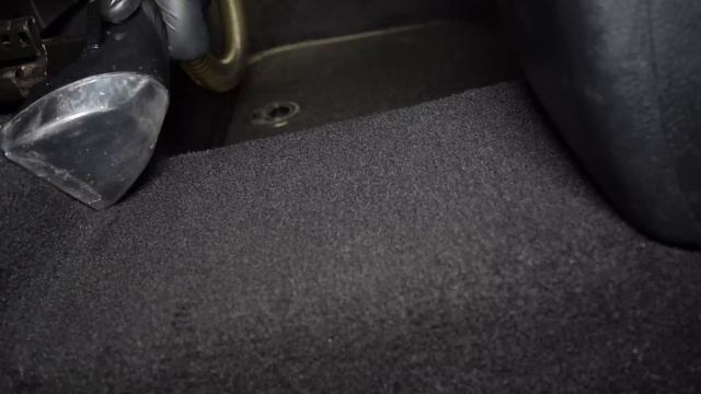 Making a 10 Year Old Car Look NEW Again!!! | The Detail Geek смотреть онлайн