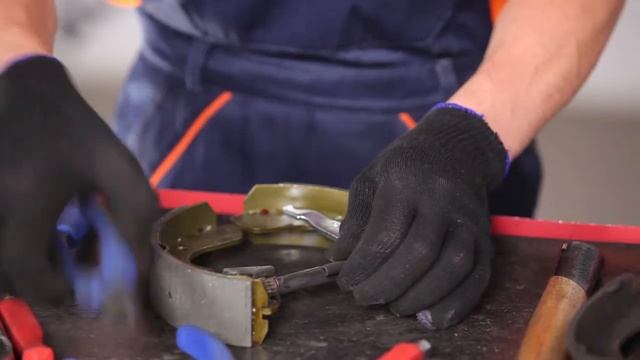 Hoe een achteraan handremschoenen vervangen op een OPEL CORSA C [HANDLEIDING AUTODOC] смотреть онлайн