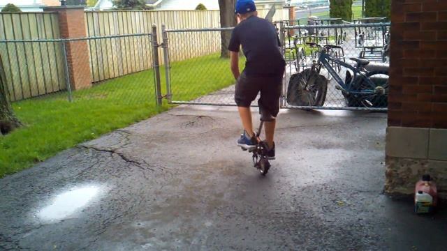 Yard sale junk ....Circus bike смотреть онлайн