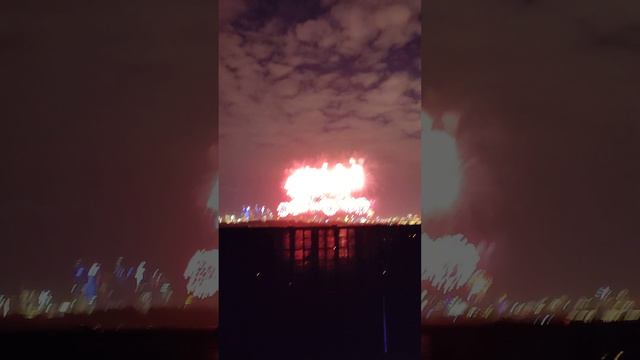 самый лучший салют в Москве смотреть онлайн